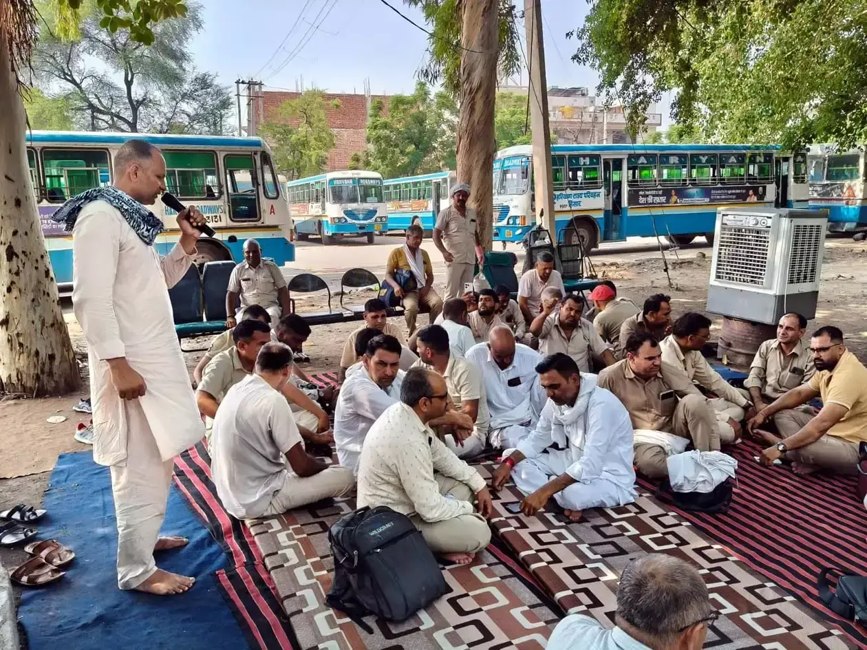 समाधान नहीं मिलने पर आंदोलन का रुख अपनाएगी संघर्ष समिति समाधान नहीं मिलने पर आंदोलन का रुख अपनाएगी संघर्ष समिति