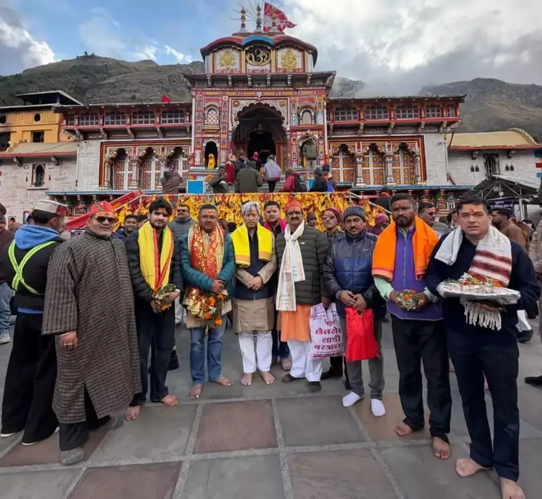 बदरीनाथ धाम पहुंचे तीरथ सिंह रावत, भगवान के सामने नवाया शीश बदरीनाथ धाम पहुंचे तीरथ सिंह रावत, भगवान के सामने नवाया शीश