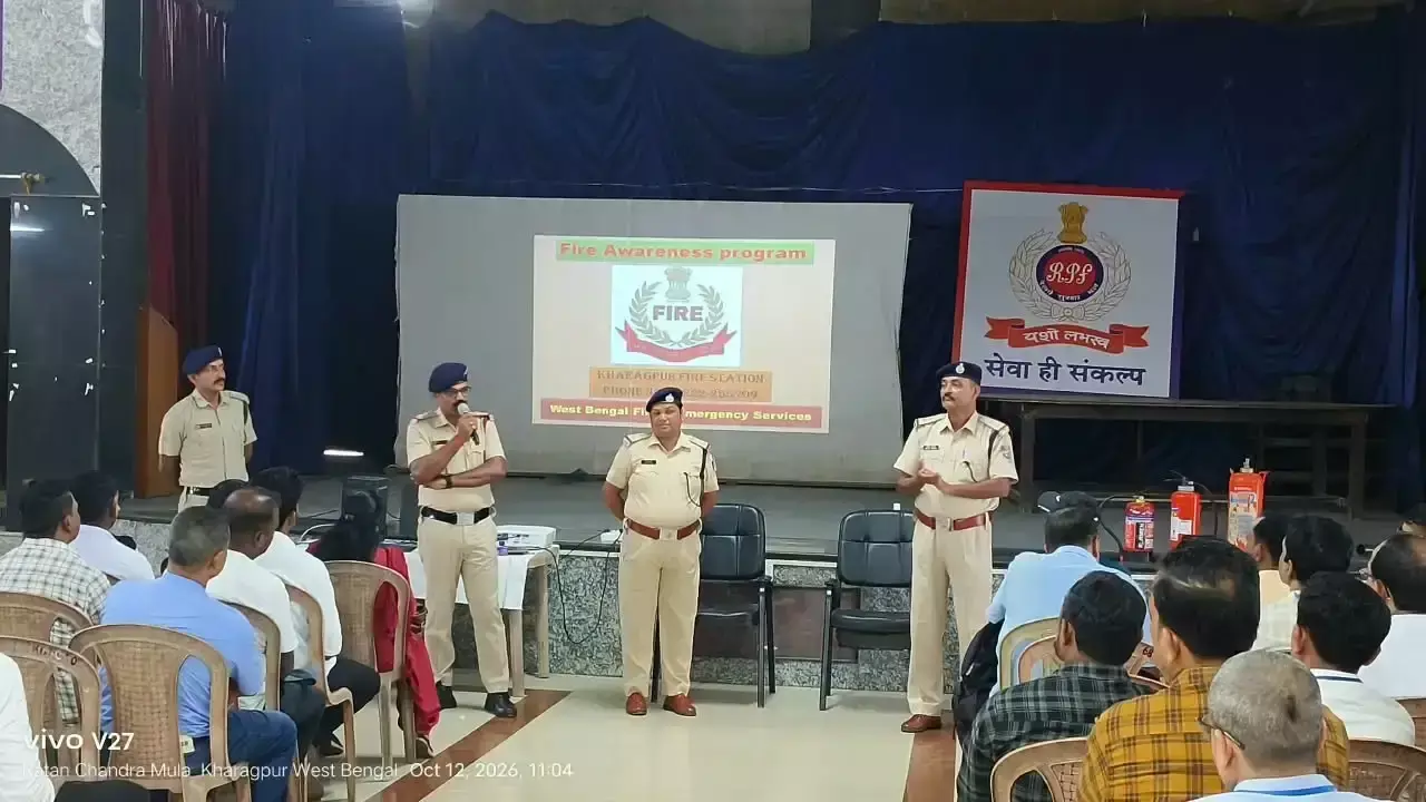 रेलकर्मियों की सुरक्षा के लिए खड़गपुर मंडल में अग्निशमन प्रशिक्षण रेलकर्मियों की सुरक्षा के लिए खड़गपुर मंडल में अग्निशमन प्रशिक्षण