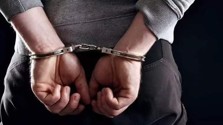 अश्लील कंटेंट रैकेट का भंडाफोड़: मणिपुर में नाबालिग समेत 13 गिरफ्तार अश्लील कंटेंट रैकेट का भंडाफोड़: मणिपुर में नाबालिग समेत 13 गिरफ्तार