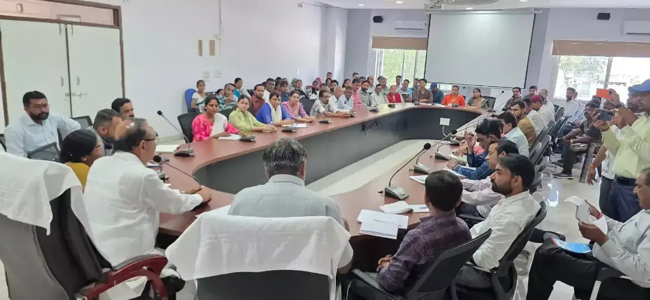 नगर परिषद में फाइलों के लंबित रहने पर रोक, सात दिन की समयसीमा तय नगर परिषद में फाइलों के लंबित रहने पर रोक, सात दिन की समयसीमा तय