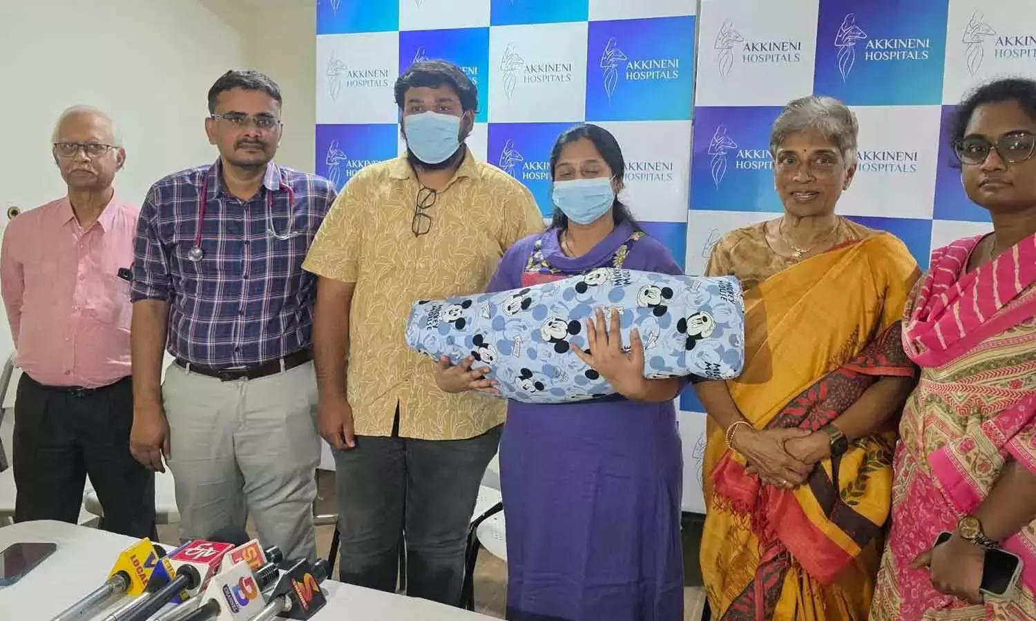 अक्किनेनी अस्पताल उच्च जोखिम वाले समय से पहले प्रसव का प्रबंधन करता है अक्किनेनी अस्पताल उच्च जोखिम वाले समय से पहले प्रसव का प्रबंधन करता है