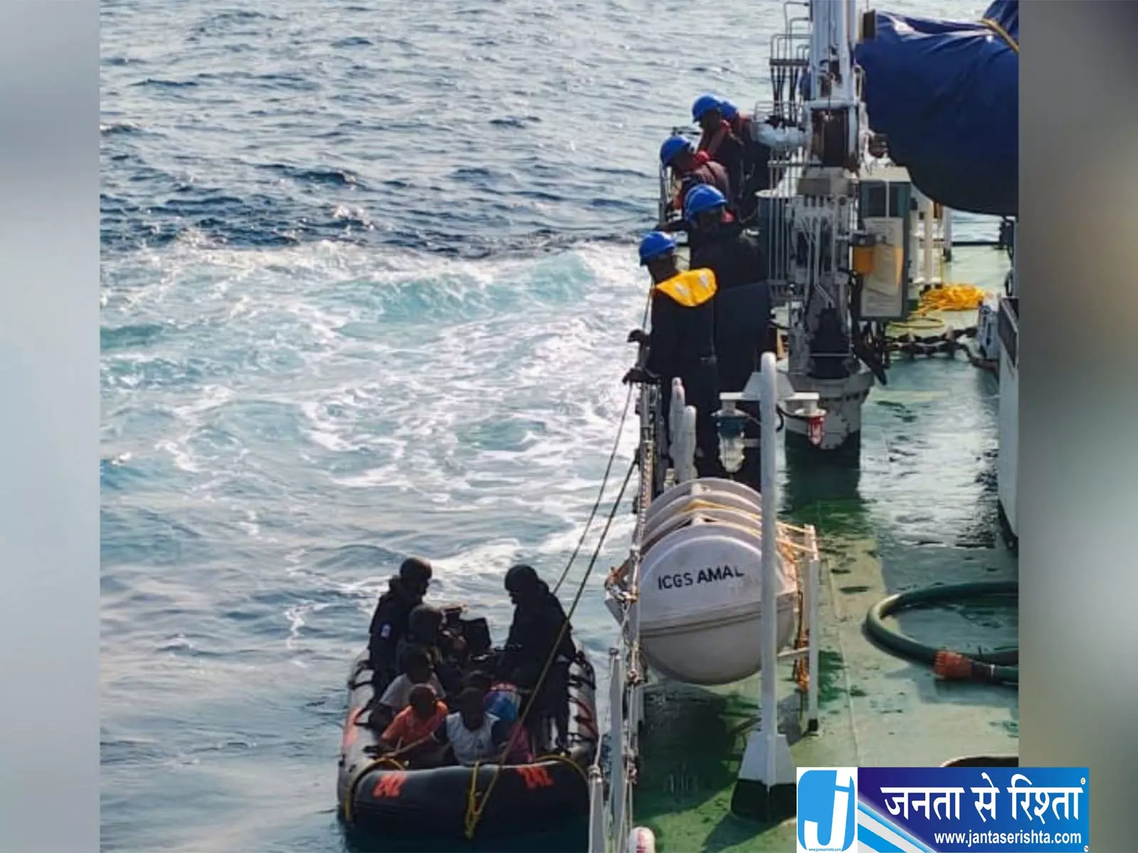 मुंबई में कोस्ट गार्ड का बड़ा एक्शन डीजल तस्करी के शक में 7 हिरासत में मुंबई में कोस्ट गार्ड का बड़ा एक्शन डीजल तस्करी के शक में 7 हिरासत में