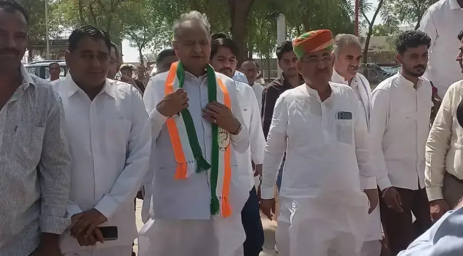 लोकतंत्र की मजबूती के लिए देशवासी आज भी तत्पर : अशोक गहलोत लोकतंत्र की मजबूती के लिए देशवासी आज भी तत्पर : अशोक गहलोत