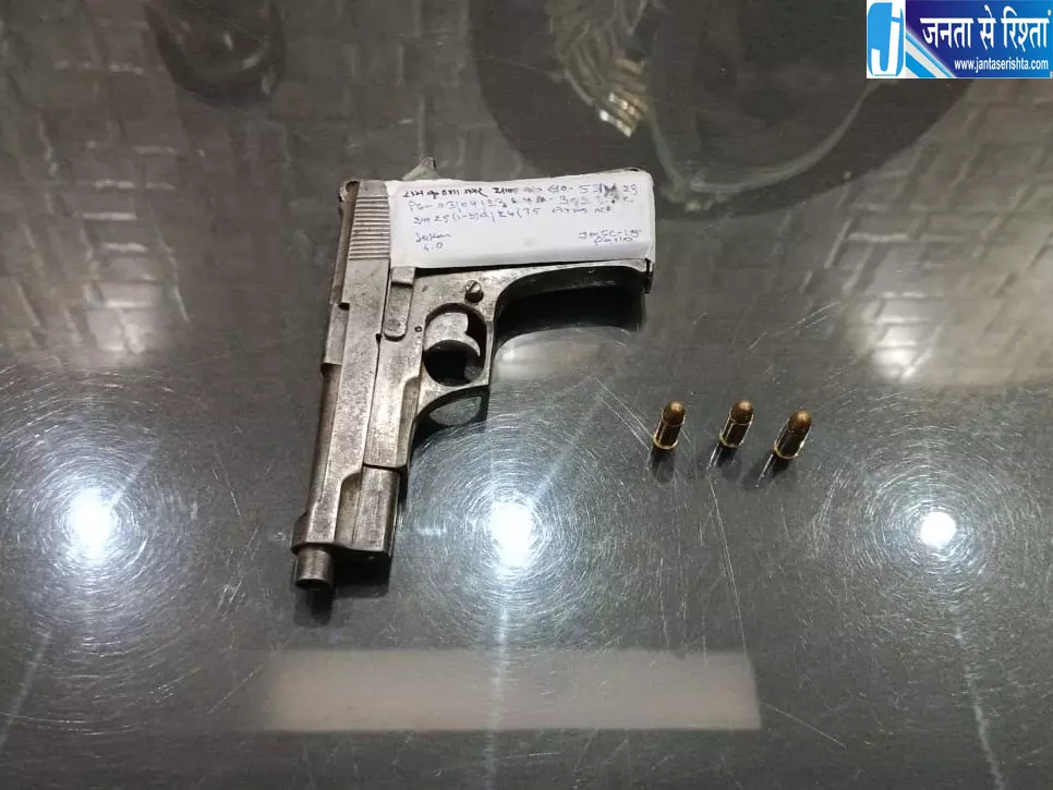 गोली चली फिर भी नहीं डरा एजेंट, 2 लुटेरे दबोचे गोली चली फिर भी नहीं डरा एजेंट, 2 लुटेरे दबोचे