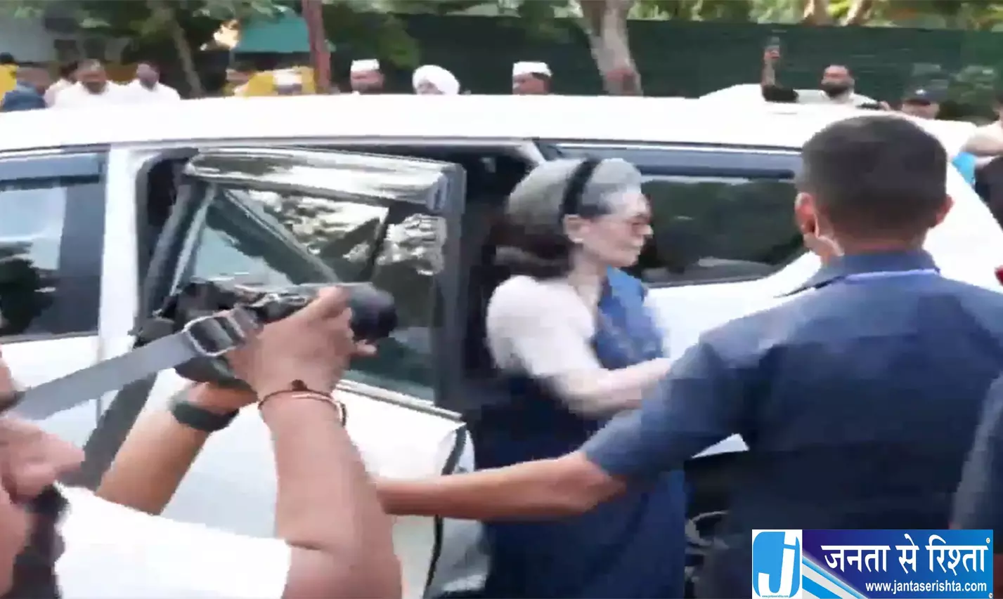राहुल गांधी के आवास पर विपक्षी नेताओं का जमावड़ा सोनिया गांधी भी पहुंचीं राहुल गांधी के आवास पर विपक्षी नेताओं का जमावड़ा सोनिया गांधी भी पहुंचीं