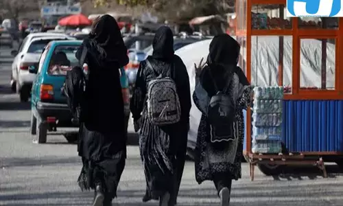 अजरबैजान में हिजाब पर पाबंदियों से विवाद, छात्राओं ने किया कक्षाओं का बहिष्कार