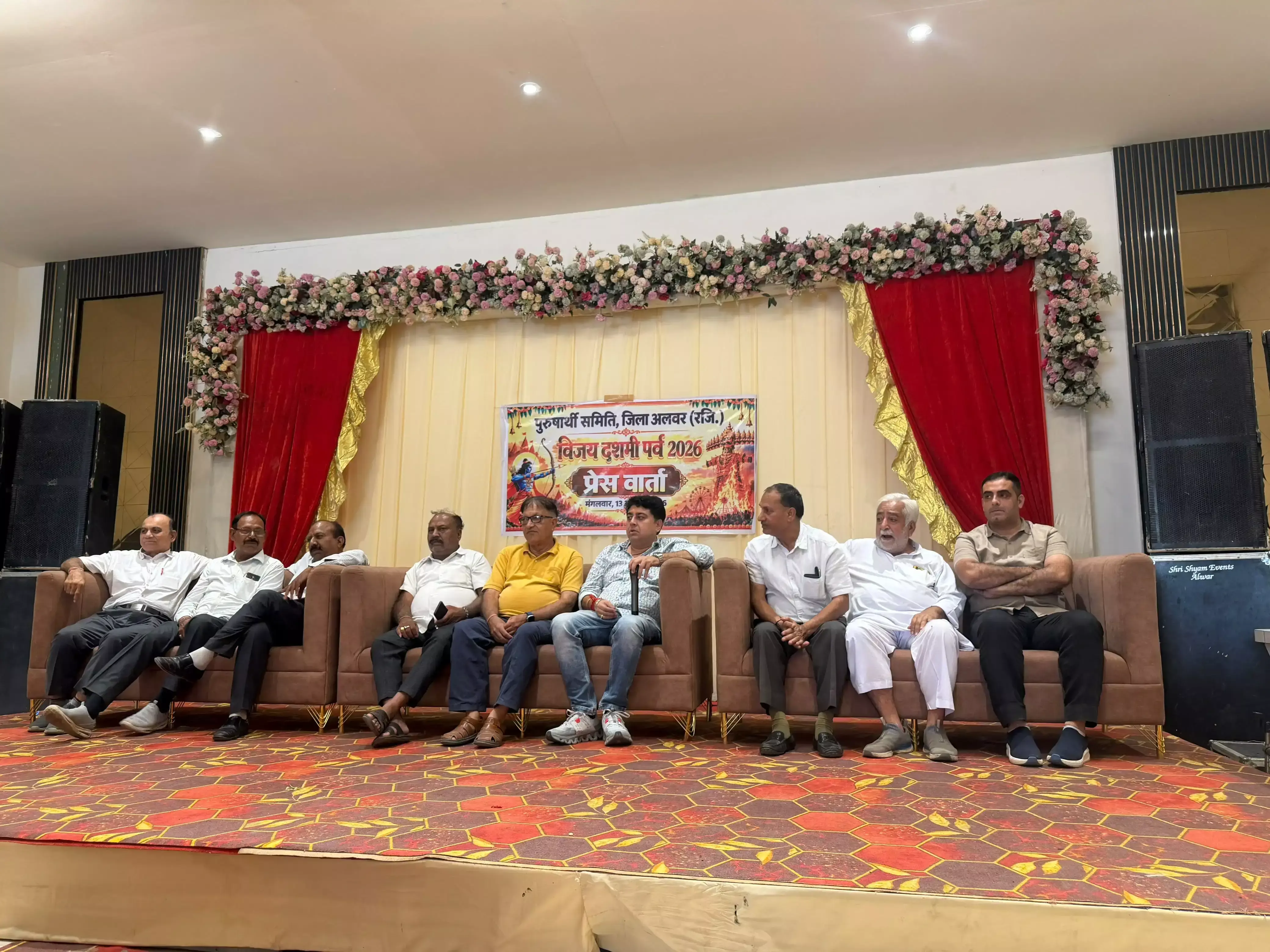 अलवर में रावण दहन का अनोखा नजारा, हंसेगा और हाथ हिलाएगा पुतला