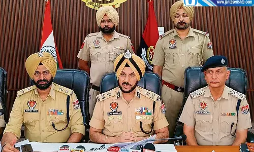 आर्मी कैंट धमाका मामले में बड़ी कार्रवाई, तीन गिरफ्तार आर्मी कैंट धमाका मामले में बड़ी कार्रवाई, तीन गिरफ्तार