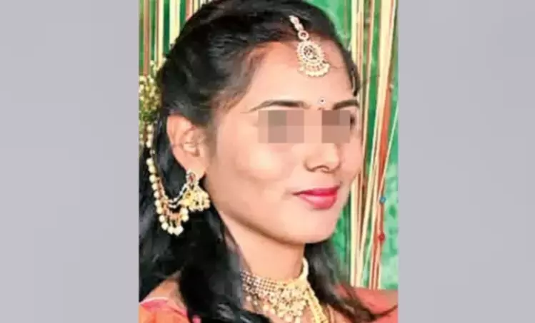 विशाखापत्तनम: दहेज के लिए परेशान करने के कारण हुई महिला की मौत के मामले में तीन लोग गिरफ़्तार विशाखापत्तनम: दहेज के लिए परेशान करने के कारण हुई महिला की मौत के मामले में तीन लोग गिरफ़्तार