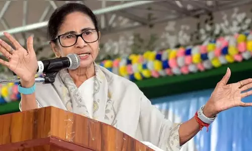 कालीघाट में दुर्गापूजा की शुरुआत, ममता बनर्जी ने किया उद्घाटन