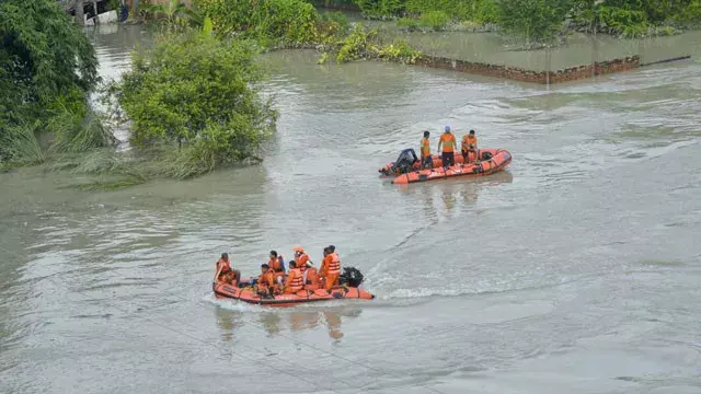 गंगा नदी में दुखद हादसा: वैशाली में डूबने से 11 लोगों की मौत गंगा नदी में दुखद हादसा: वैशाली में डूबने से 11 लोगों की मौत