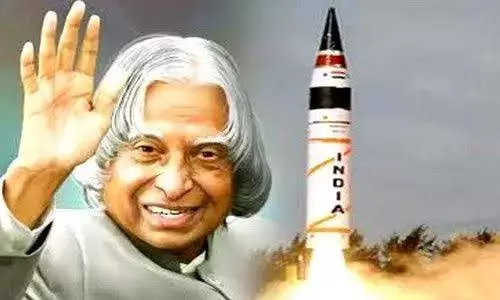 मिसाइल मैन के नाम से मशहूर डॉ. कलाम को देश का नमन मिसाइल मैन के नाम से मशहूर डॉ. कलाम को देश का नमन