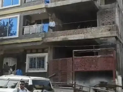 इंदौर में लोकायुक्त की कार्रवाई, प्रधान आरक्षक की करोड़ों की संपत्ति उजागर इंदौर में लोकायुक्त की कार्रवाई, प्रधान आरक्षक की करोड़ों की संपत्ति उजागर