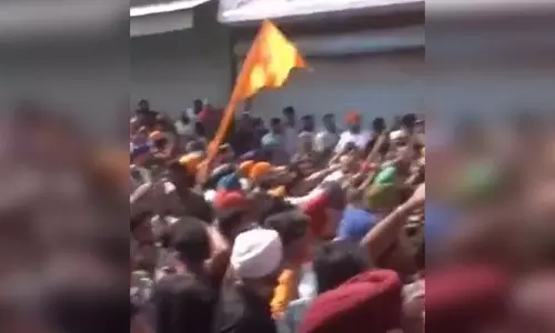 नशे के खिलाफ आवाज उठाने वाले की हत्या से भड़का गुस्सा, आरोपी के घर बुलडोजर चला, दुकान फूंकी