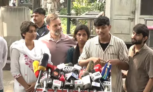 राहुल गांधी की पुलिस को चेतावनी, छात्रों से पुलिस बर्बरता के सबूत रखने को कहा राहुल गांधी की पुलिस को चेतावनी, छात्रों से पुलिस बर्बरता के सबूत रखने को कहा