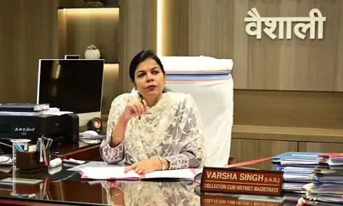 नाव हादसे पर एक्शन, दो अधिकारियों के वेतन पर रोक नाव हादसे पर एक्शन, दो अधिकारियों के वेतन पर रोक