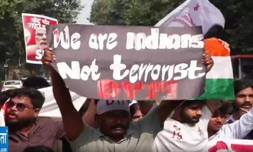 दिल्ली में सड़कों पर उतरे छात्र युवा संगठन ज्ञानेश कुमार के खिलाफ प्रदर्शन