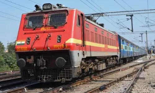 यात्रियों को राहत, संबलपुर-संतरागाछी के बीच चलेंगी पूजा स्पेशल ट्रेनें
