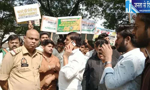 आगरा में किसान कांग्रेस का हंगामा, पुलिस से झड़प