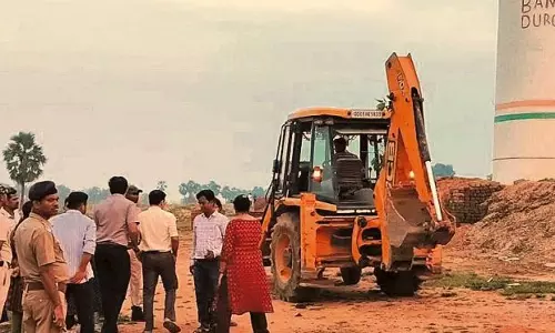 ओडिशा में अवैध भट्टियां ध्वस्त, कार्रवाई के खिलाफ प्रदर्शन ओडिशा में अवैध भट्टियां ध्वस्त, कार्रवाई के खिलाफ प्रदर्शन