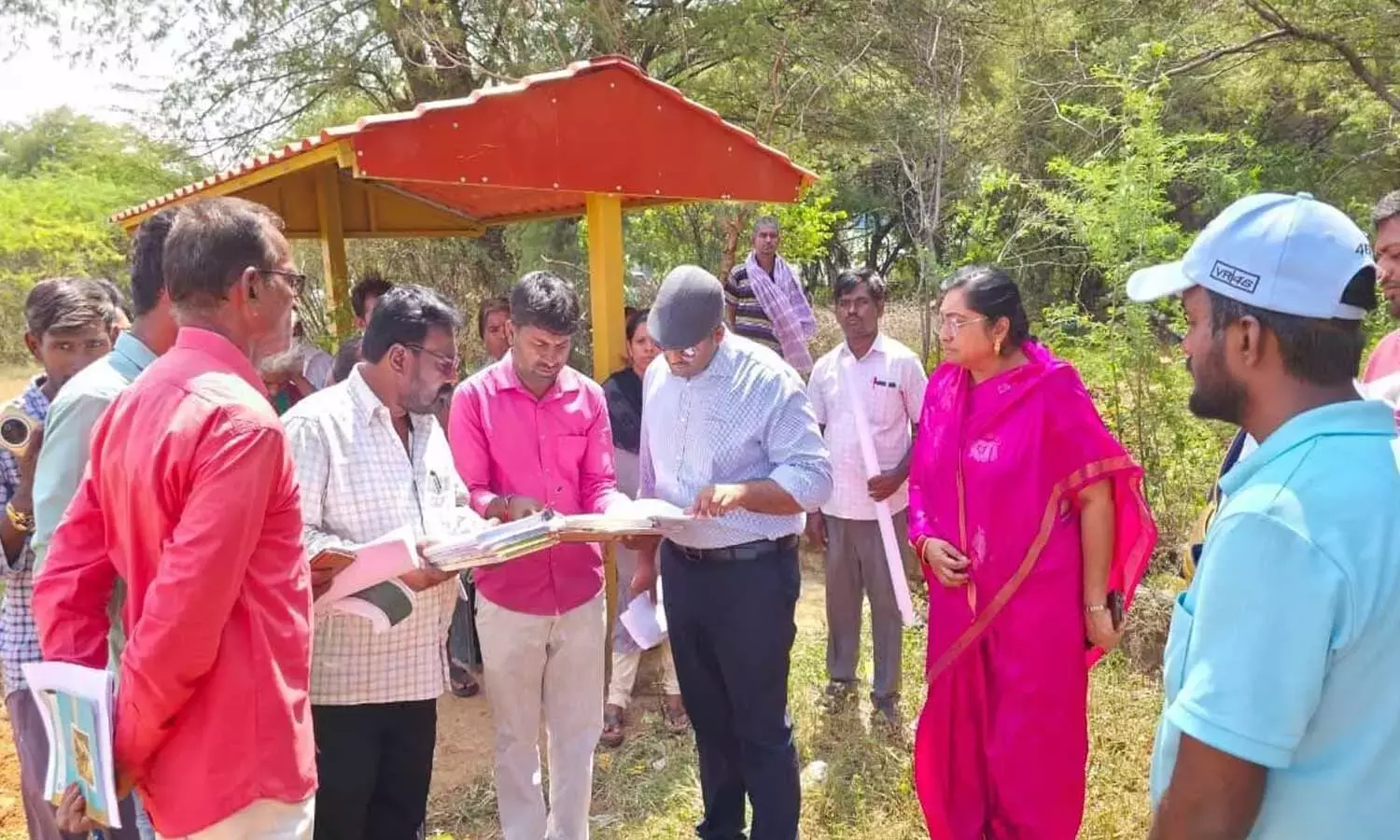 जनता की शिकायतों और किसानों के राजस्व संबंधी मुद्दों का जल्द समाधान किया जाना चाहिए: JC जनता की शिकायतों और किसानों के राजस्व संबंधी मुद्दों का जल्द समाधान किया जाना चाहिए: JC