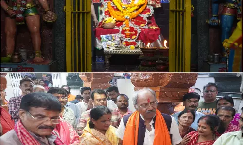रायपुर के महामाया मंदिर पहुंचे सांसद बृजमोहन अग्रवाल रायपुर के महामाया मंदिर पहुंचे सांसद बृजमोहन अग्रवाल