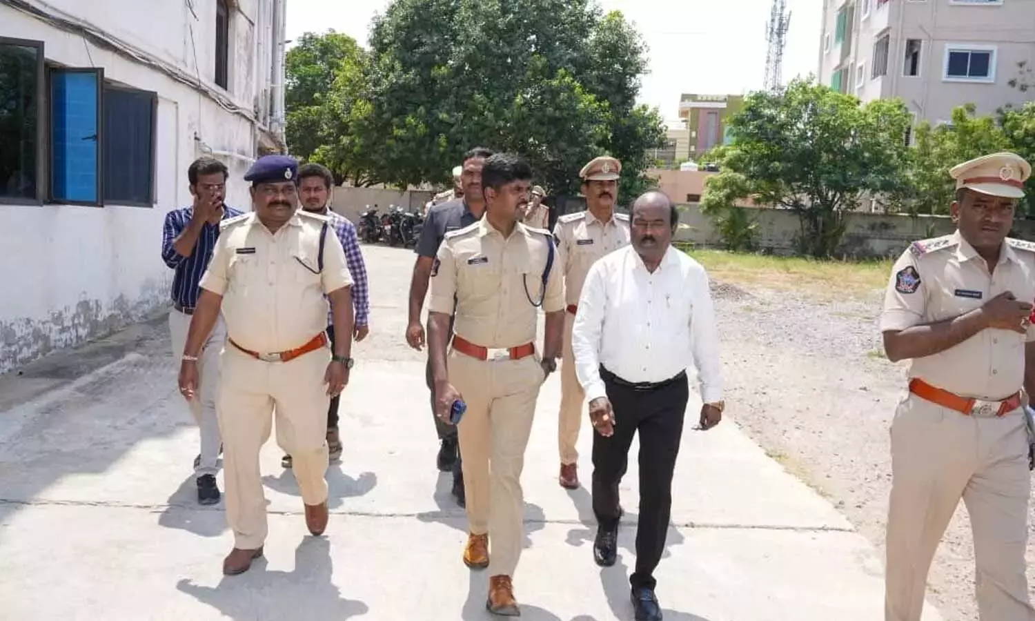 Tamil Nadu: स्थानीय निकाय चुनावों से पहले SP ने सुरक्षा पर ध्यान बढ़ाया Tamil Nadu: स्थानीय निकाय चुनावों से पहले SP ने सुरक्षा पर ध्यान बढ़ाया