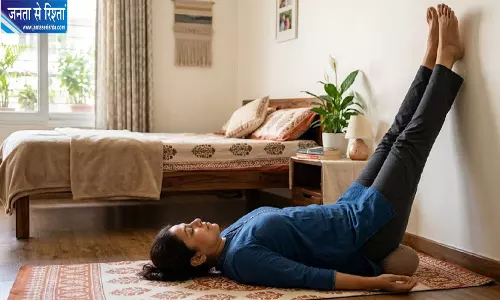 थके पैरों को आराम देगा ये योगासन थके पैरों को आराम देगा ये योगासन