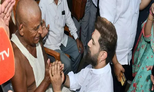 13 बच्चों की मौत से मातम चिराग पासवान ने अधिकारियों को लगाई फटकार 13 बच्चों की मौत से मातम चिराग पासवान ने अधिकारियों को लगाई फटकार