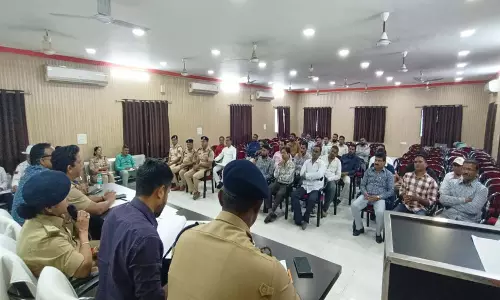रायपुर में बस संचालकों को सख्त चेतावनी, मनमानी जगह सवारी बैठाने पर होगी कार्रवाई रायपुर में बस संचालकों को सख्त चेतावनी, मनमानी जगह सवारी बैठाने पर होगी कार्रवाई