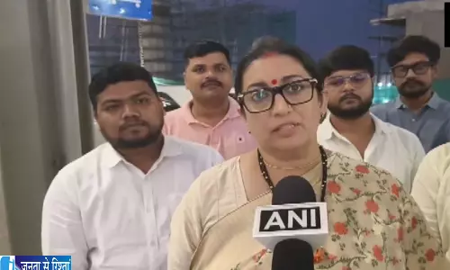 अखिलेश यादव की पार्टी से तीन विधायकों ने तोड़ा नाता