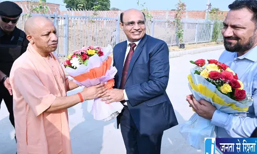 वाराणसी में CM योगी ने किया फैक्ट्री निरीक्षण वाराणसी में CM योगी ने किया फैक्ट्री निरीक्षण