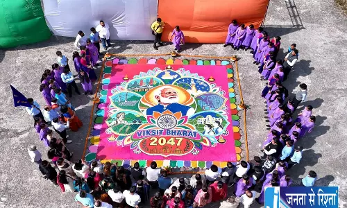 विकसित भारत के सपने को छात्रों ने रंगों में उकेरा सुधीर शर्मा ने बढ़ाया उत्साह