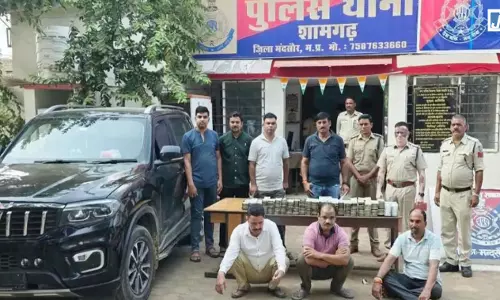 बिना नंबर की स्कॉर्पियो से 1.29 करोड़ कैश बरामद, सरपंच समेत तीन हिरासत में बिना नंबर की स्कॉर्पियो से 1.29 करोड़ कैश बरामद, सरपंच समेत तीन हिरासत में