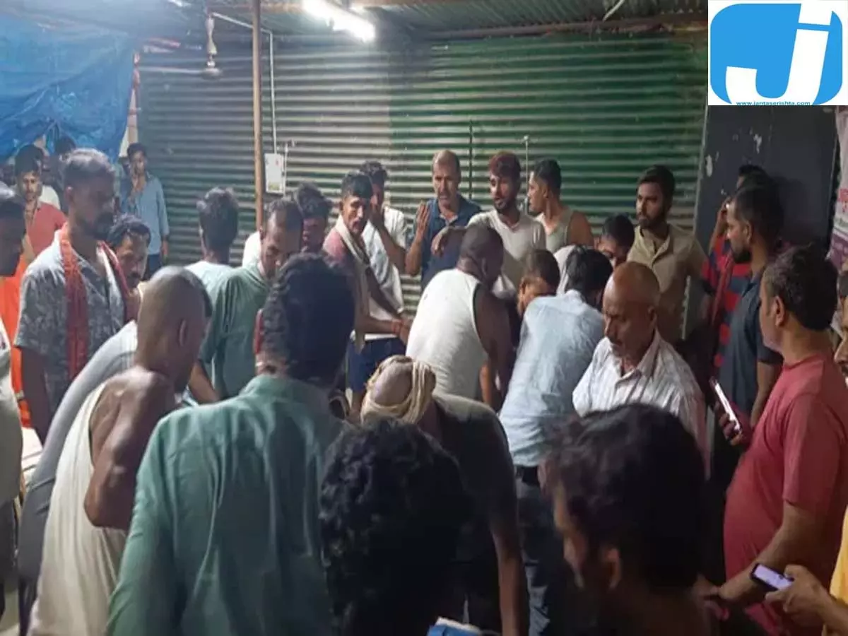 गंगा पार करते समय पलटी नाव, 13 की मौत गंगा पार करते समय पलटी नाव, 13 की मौत