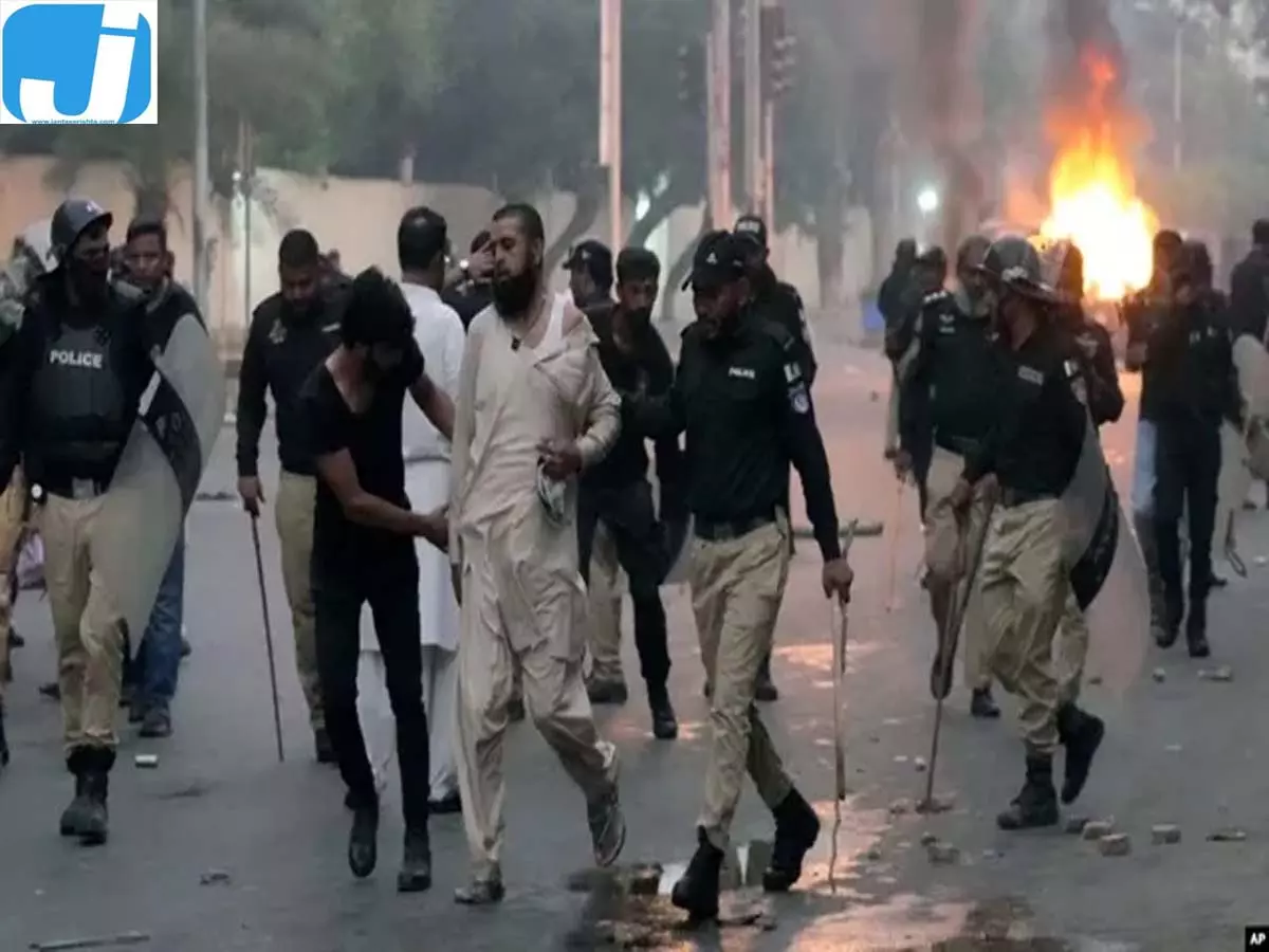 खैबर पख्तूनख्वा में प्रदर्शन के दौरान झड़पें, पुलिस पर गोलीबारी का आरोप खैबर पख्तूनख्वा में प्रदर्शन के दौरान झड़पें, पुलिस पर गोलीबारी का आरोप
