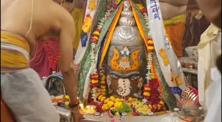 बाबा महाकालेश्वर का दिव्य भस्म आरती श्रृंगार दर्शन, भावविभोर हुए श्रद्धालु बाबा महाकालेश्वर का दिव्य भस्म आरती श्रृंगार दर्शन, भावविभोर हुए श्रद्धालु