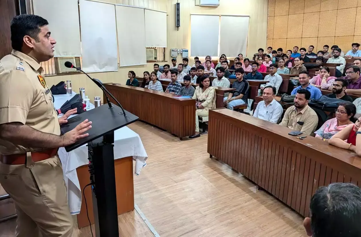 डिजिटल अरेस्ट के नाम पर साइबर ठगी से बचने की अपील डिजिटल अरेस्ट के नाम पर साइबर ठगी से बचने की अपील