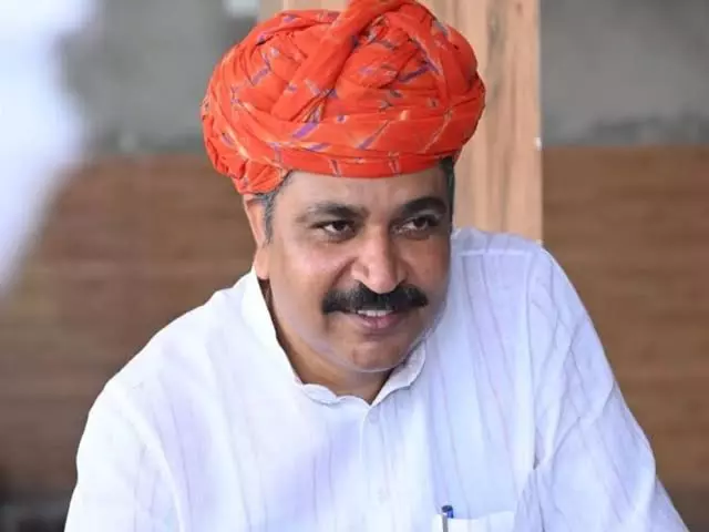 राहुल गांधी से मुलाकात के लिए दिल्ली पहुंचे टीकाराम जूली राहुल गांधी से मुलाकात के लिए दिल्ली पहुंचे टीकाराम जूली