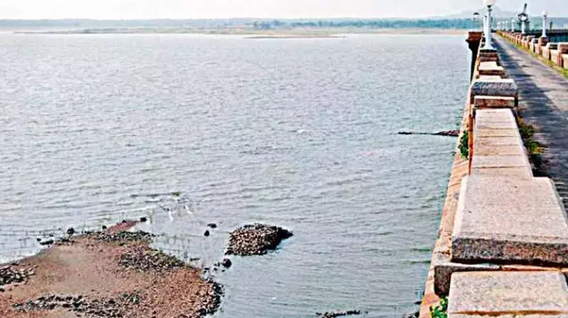 Telangana: करीमनगर के होम गार्ड ने एक बुजुर्ग व्यक्ति की जान बचाई Telangana: करीमनगर के होम गार्ड ने एक बुजुर्ग व्यक्ति की जान बचाई