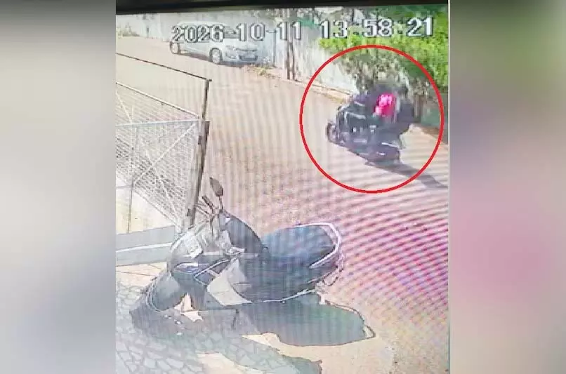 सिर्फ 12 मिनट में 8.28 करोड़ का सोना गायब! ऐसे हुआ बड़ा खेल सिर्फ 12 मिनट में 8.28 करोड़ का सोना गायब! ऐसे हुआ बड़ा खेल