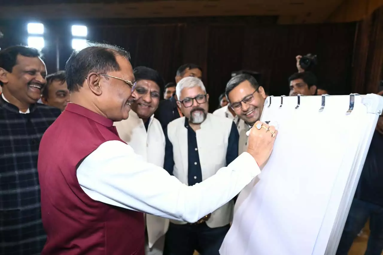 CM साय के नेतृत्व में संवेदनशील राहत व्यवस्था, दुर्घटना प्रभावित परिवारों को आर्थिक संबल CM साय के नेतृत्व में संवेदनशील राहत व्यवस्था, दुर्घटना प्रभावित परिवारों को आर्थिक संबल