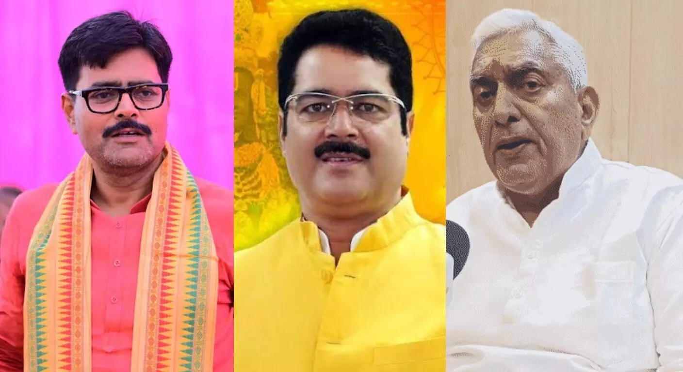 UP में सपा के 3 बागी विधायक BJP में शामिल, स्मृति ईरानी और पंकज चौधरी ने किया स्वागत UP में सपा के 3 बागी विधायक BJP में शामिल, स्मृति ईरानी और पंकज चौधरी ने किया स्वागत