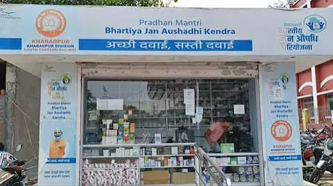 बंगाल के 16 मेडिकल कॉलेजों में खुलेंगे जनऔषधि केंद्र बंगाल के 16 मेडिकल कॉलेजों में खुलेंगे जनऔषधि केंद्र
