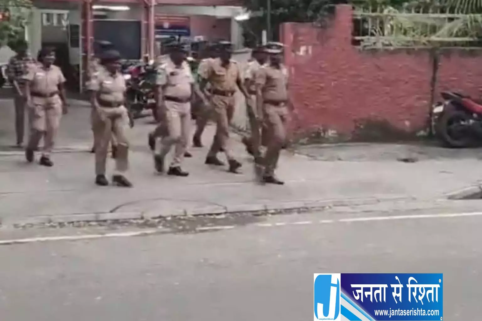 बिना कानूनी दस्तावेज जमीन ट्रांसफर करने का आरोप बिना कानूनी दस्तावेज जमीन ट्रांसफर करने का आरोप