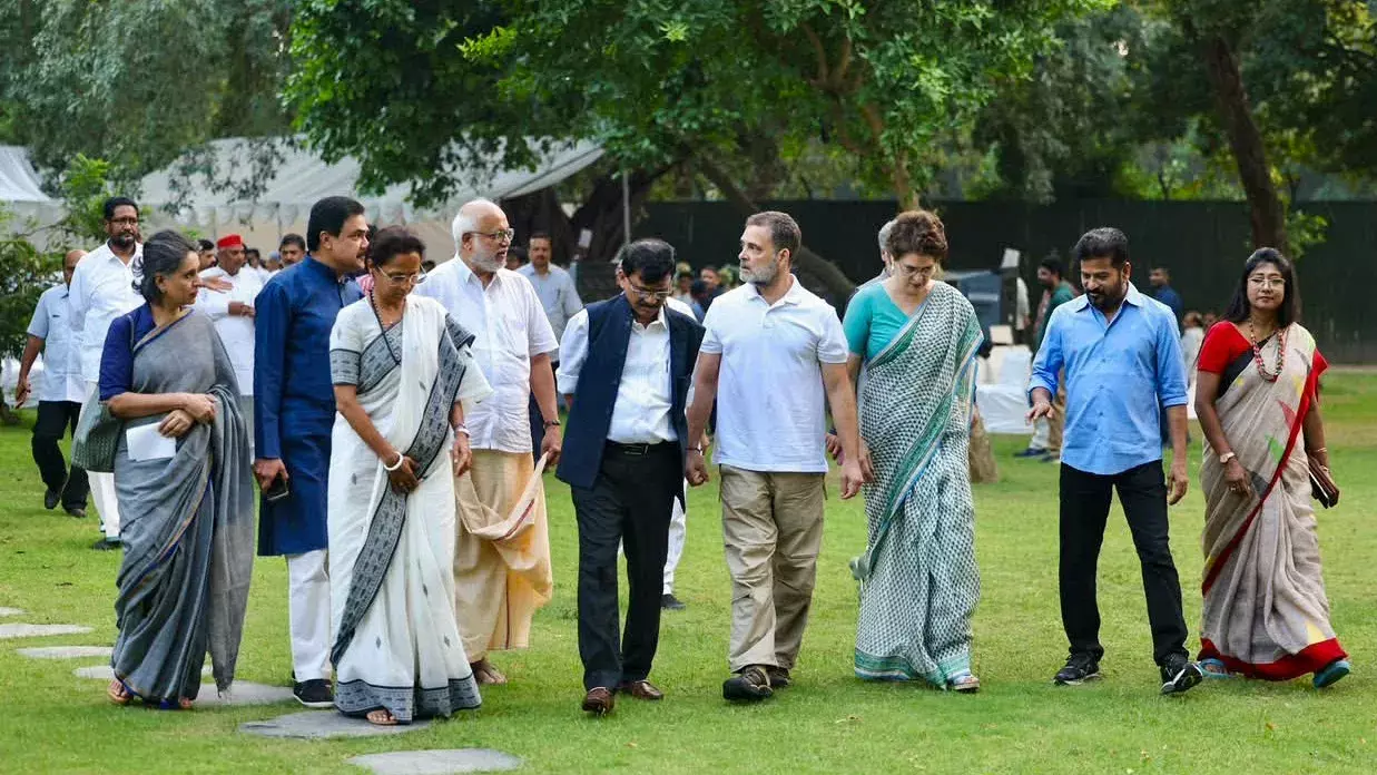 BJP का हमला: राहुल पर घुसपैठियों को बचाने का आरोप BJP का हमला: राहुल पर घुसपैठियों को बचाने का आरोप
