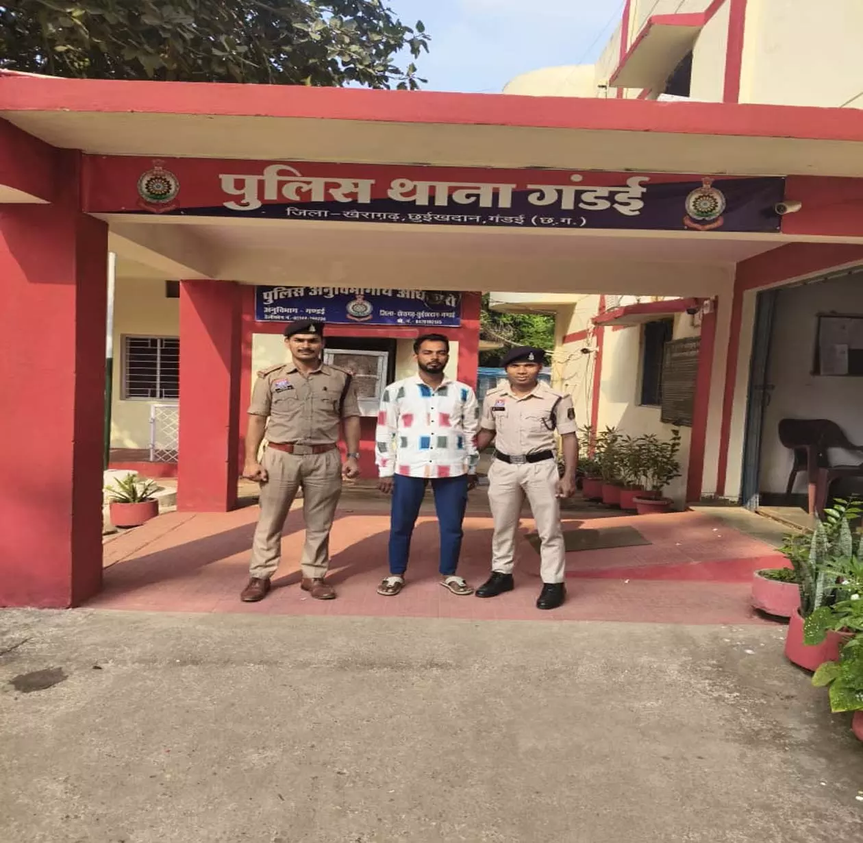 CG में सट्टेबाजी पर पुलिस का शिकंजा, सट्टा पट्टी और नगदी जब्त, आरोपी गिरफ्तार CG में सट्टेबाजी पर पुलिस का शिकंजा, सट्टा पट्टी और नगदी जब्त, आरोपी गिरफ्तार