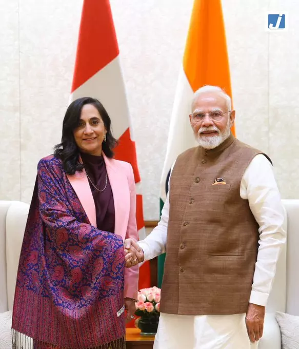 पीएम मोदी से मिलीं कनाडा की विदेश मंत्री अनीता आनंद पीएम मोदी से मिलीं कनाडा की विदेश मंत्री अनीता आनंद