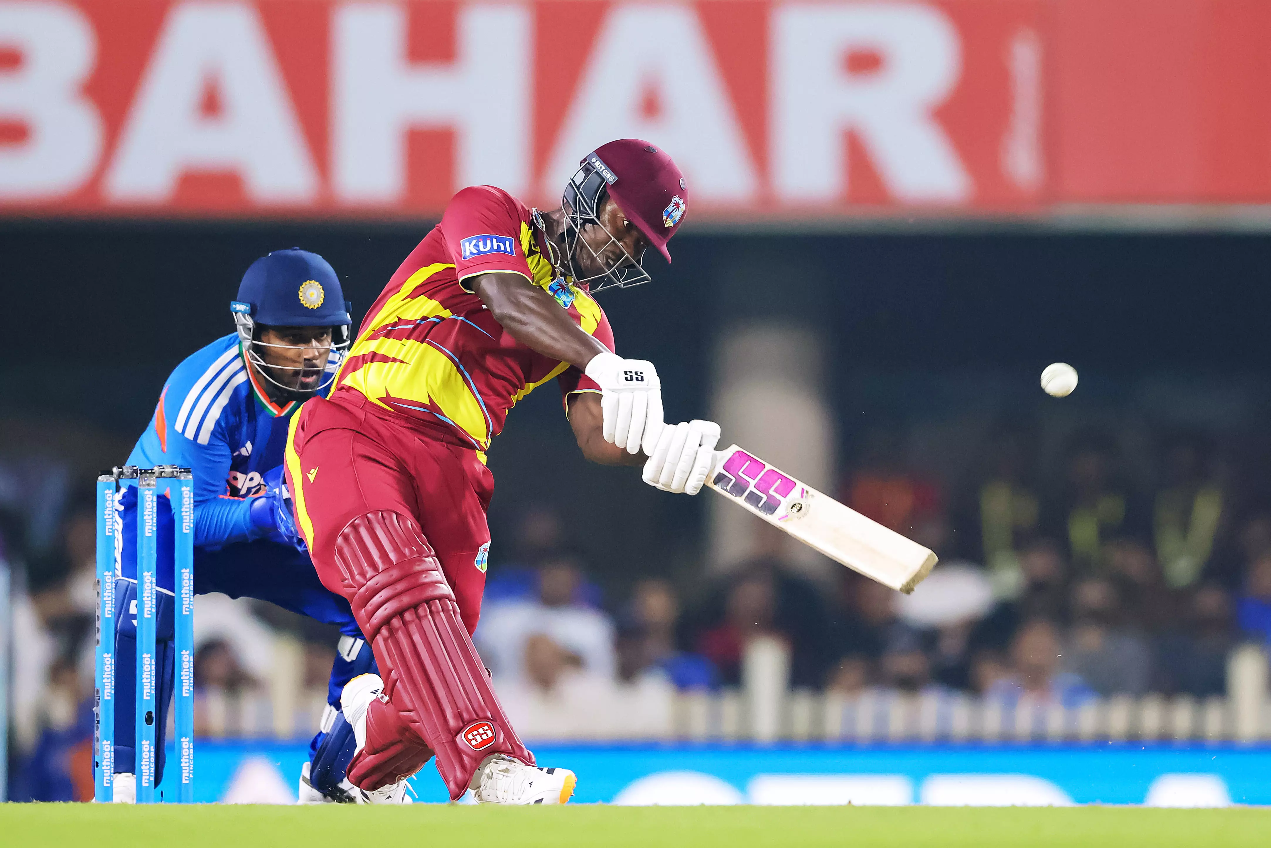 IND vs WI: रदरफोर्ड का तूफान, 200 पार विंडीज IND vs WI: रदरफोर्ड का तूफान, 200 पार विंडीज